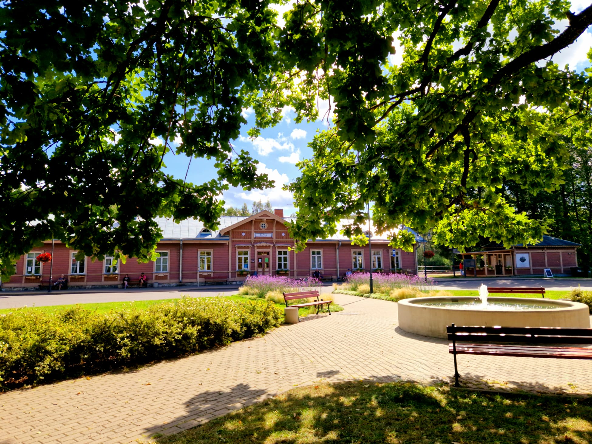 Discover Tartu County by train and bus