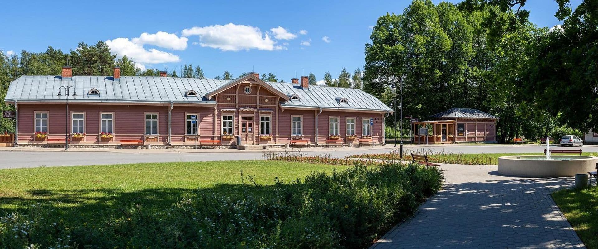 Tutustu Tarton maakuntaan junalla ja bussilla