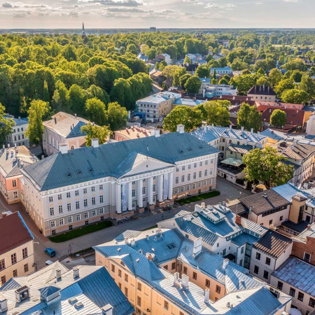 Droonivaade Ülikooli peahoonele