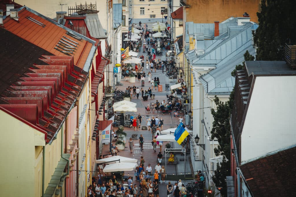 Suvine_melu_Tartu_vanalinnas_Peeter_Paaver