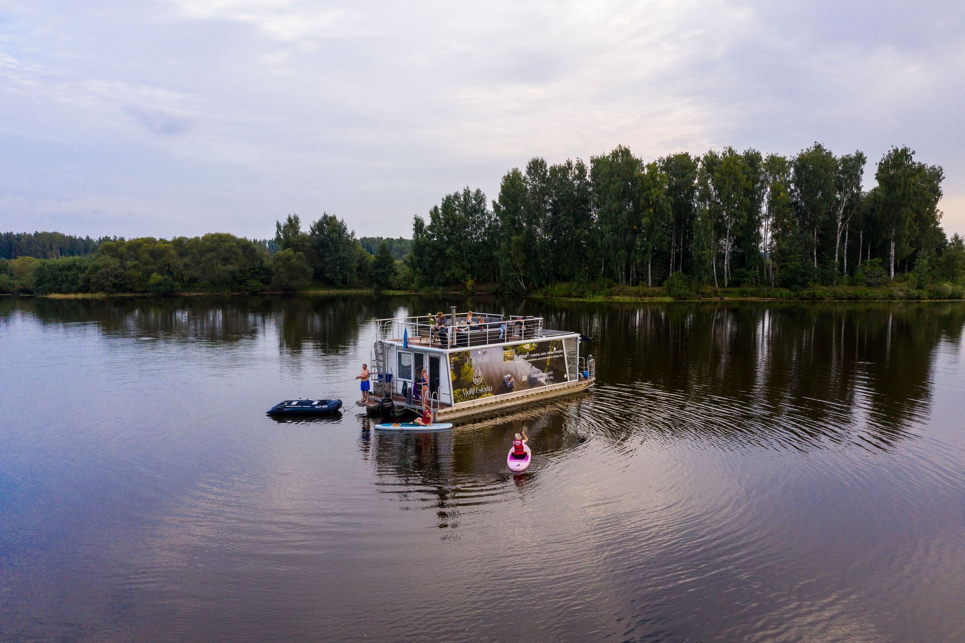 visit-tartu-visit-estonia-Liinapuhkus-tartus-vidiitestonia-jõesviit-emajõel-erik-riikoja