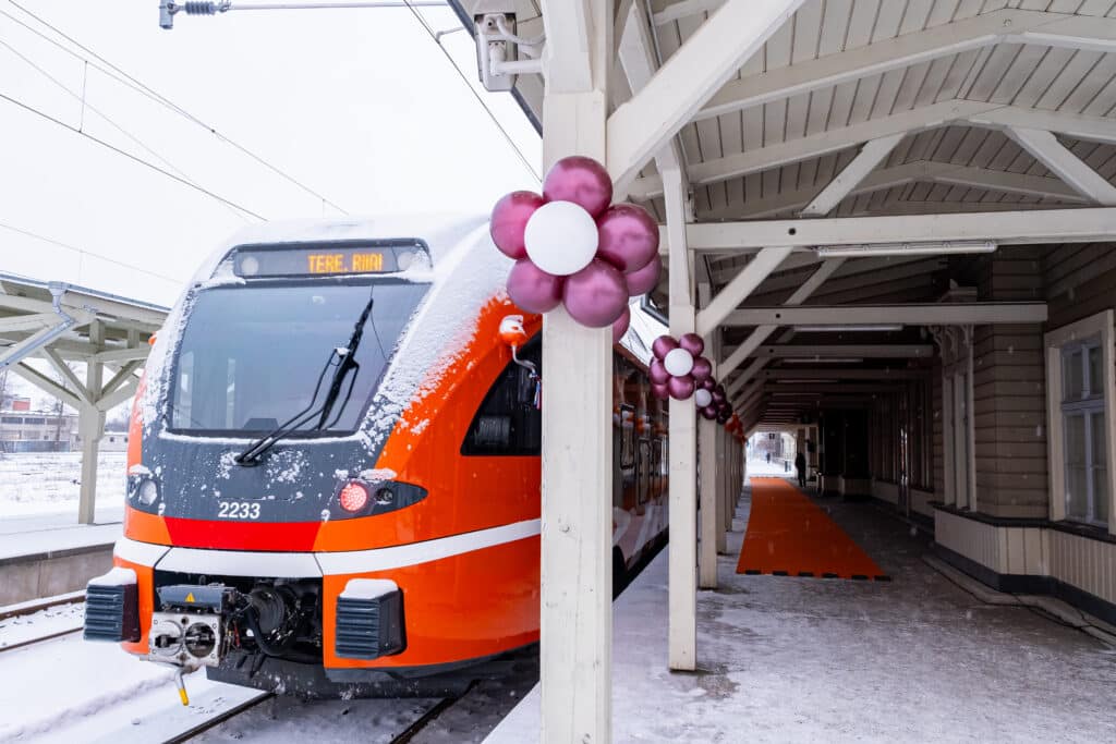 visittartu_tartu_riia_rong_train_aron_urb_elron