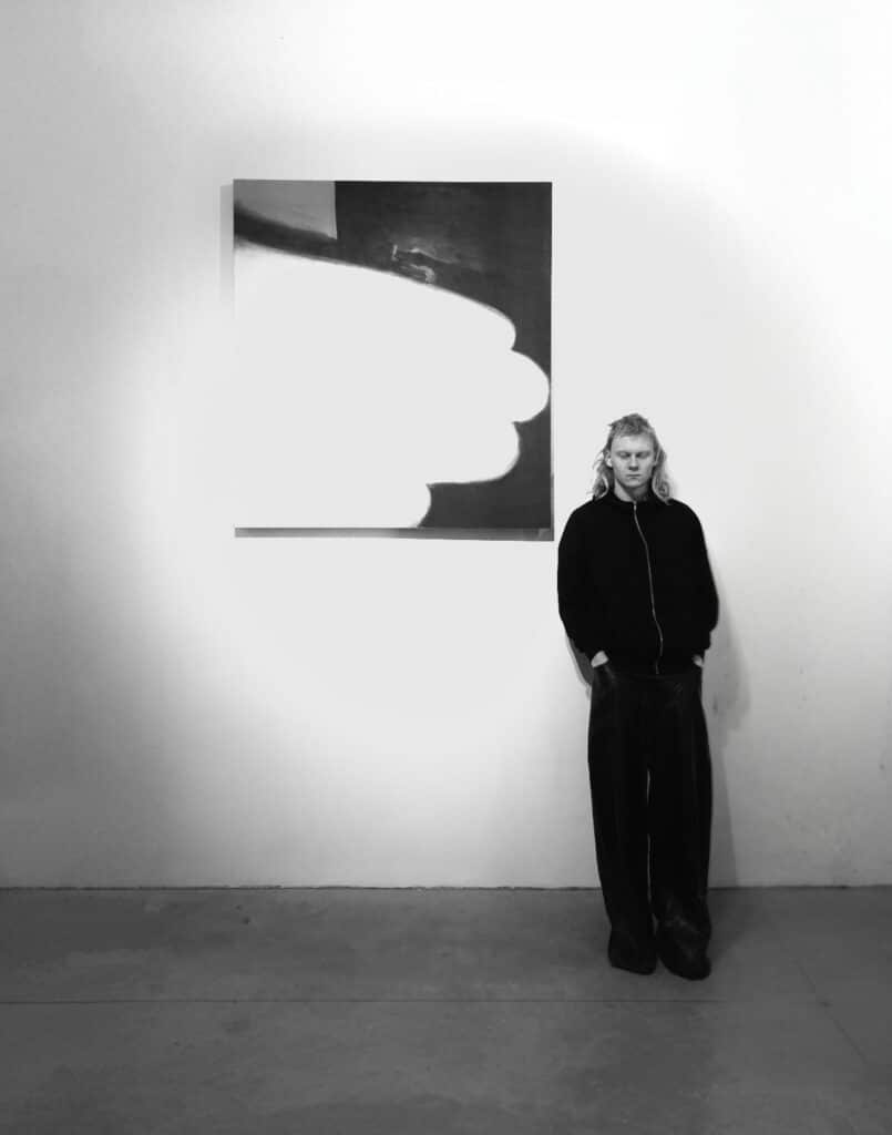 Tartu_kesklinnas_Jakobi_galeriis_Rasmus_Marks_isikunäitus_Valguspesa