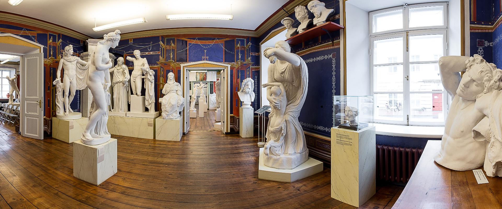 tartu_ulikooli_kunstimuuseumis_naitus_Voltaire_ajalootegija_ringkaik