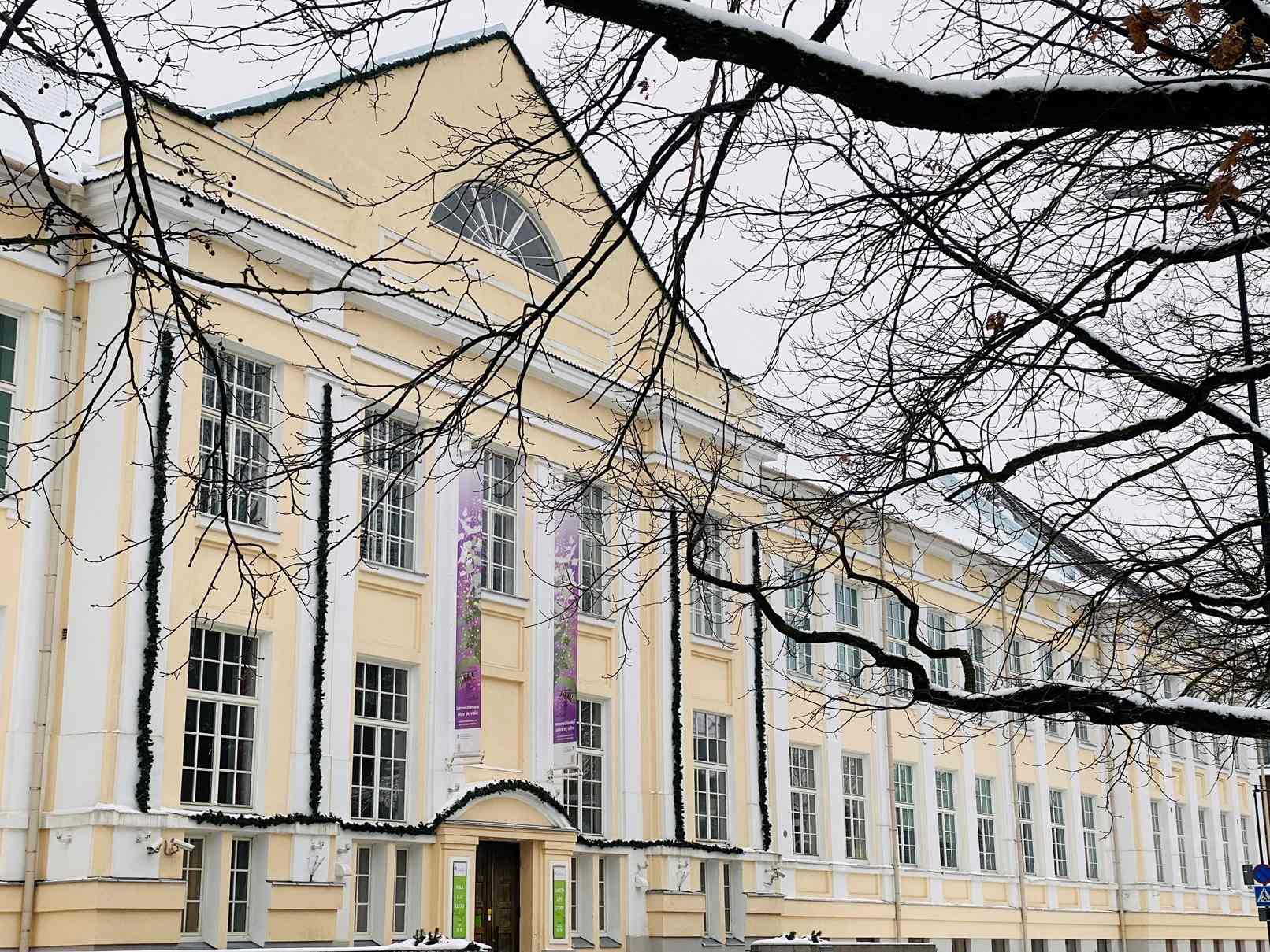 Pildil on talvine foto Tartu Ülikooli loodusmuuseumist