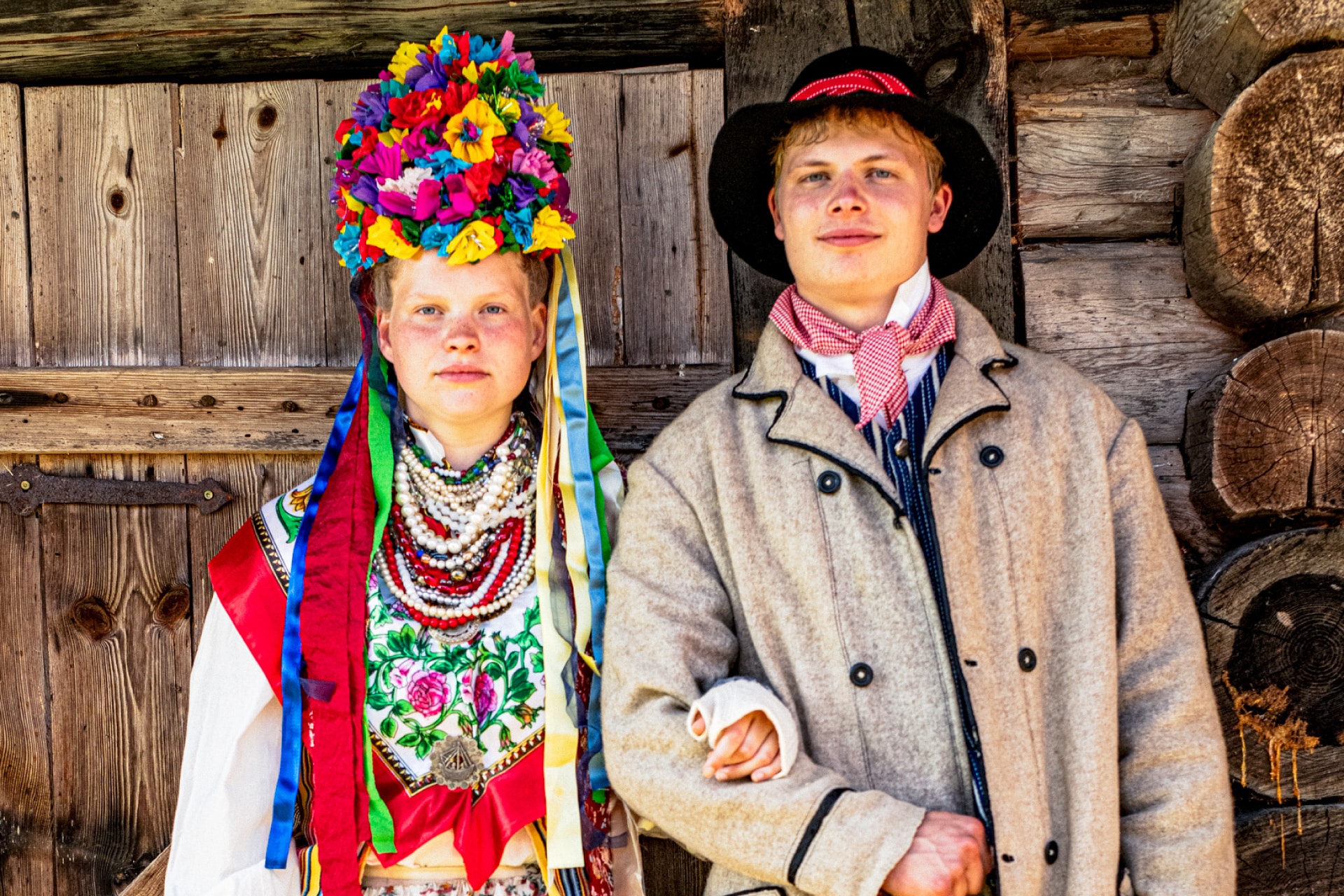 ERM. Visit Tartu. Ruhnu pruutpaar traditsioonilises riietuses.