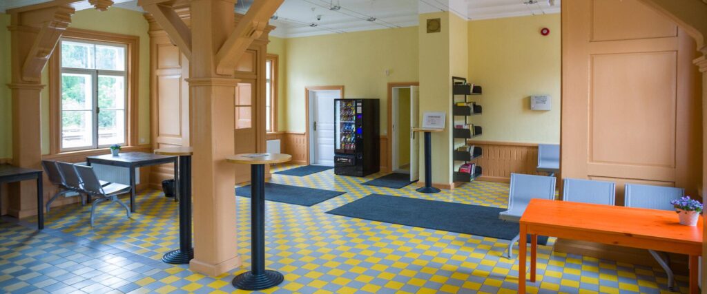 Comfortable-lounge-in-the-centre-visit-Elva