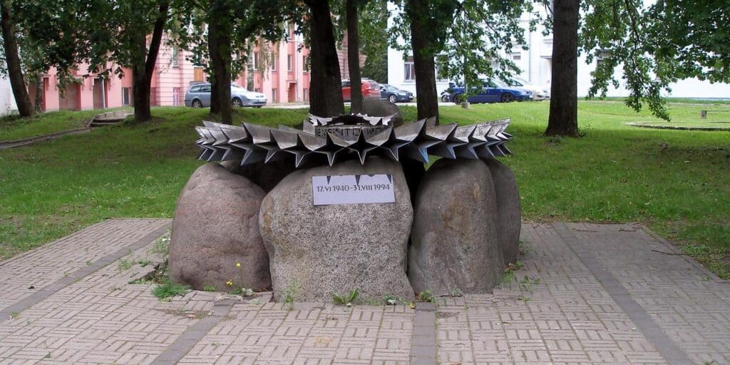 Cornflower-–-Monument-to-the-Victims-of-Stalinism-visitestonia-visittartu-1