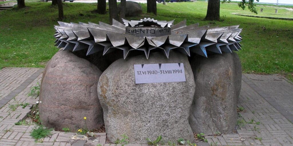 Cornflower-–-Monument-to-the-Victims-of-Stalinism-visitestonia-visittartu