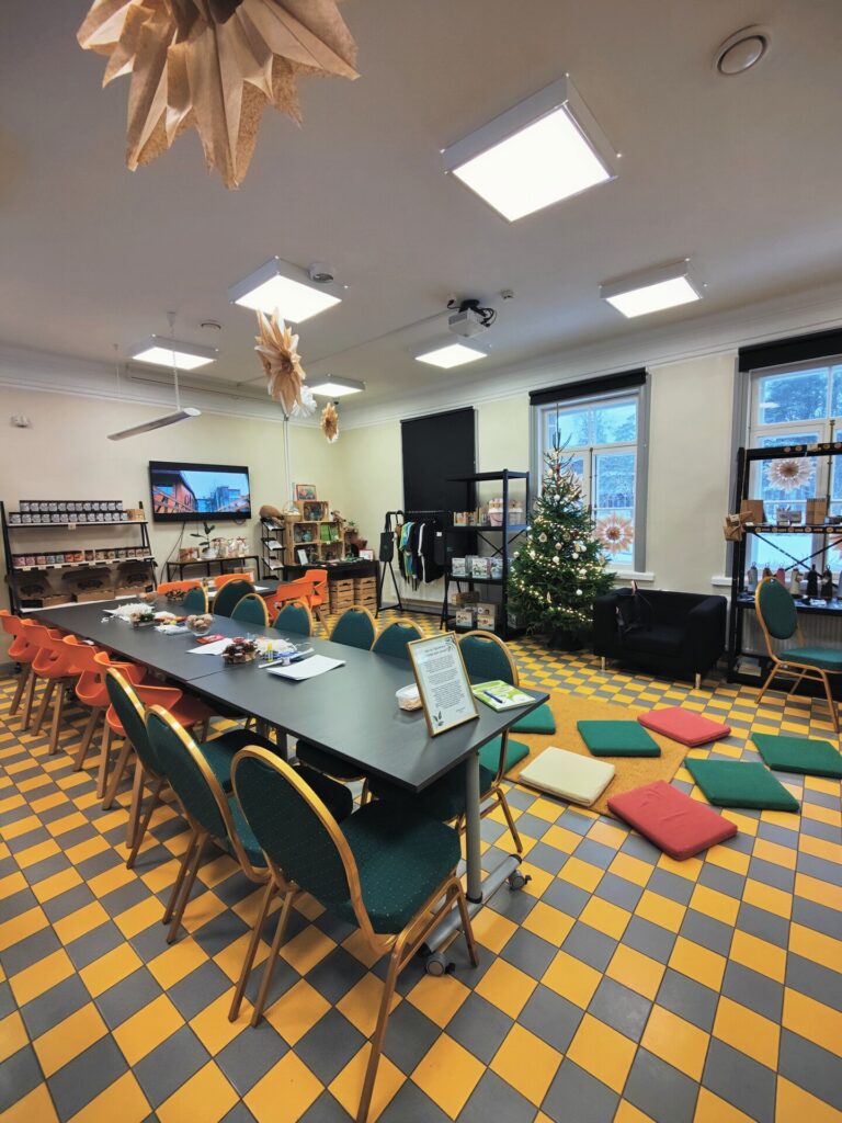 Elav-Elva-Centre-in-the-trainstation-visit-Elva