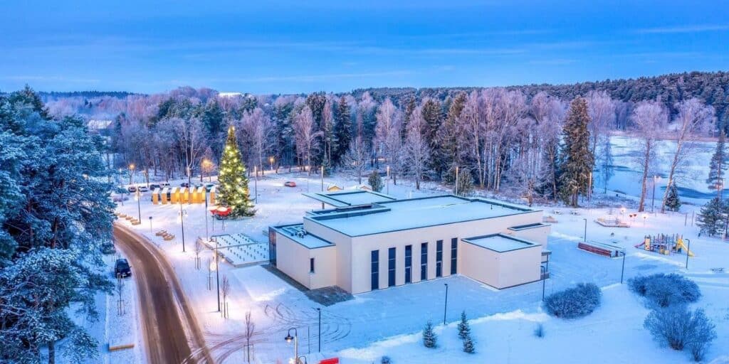 Elva town square and cultural center in Tartumaa in winter, with Lake Arbi and snowy promenade