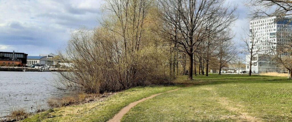 Emajoe-kallasrada-emajoe-walking-path-visit-tartu-visit-estonia-maigi-lokko-2-–-koopia