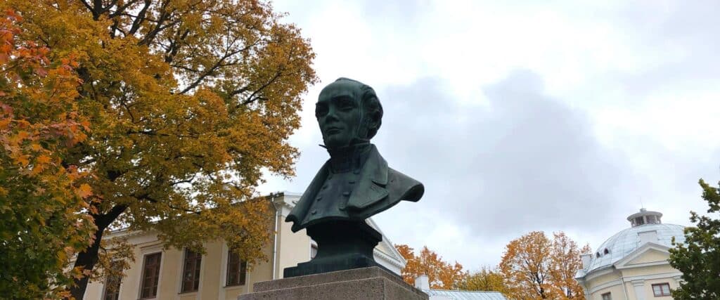 Fr.-R.-Faehlmanni-monument-3