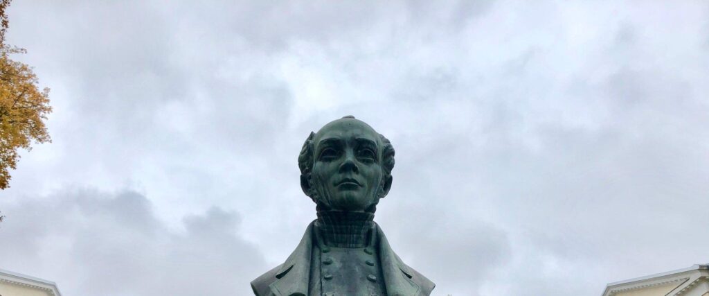 Fr.-R.-Faehlmanni-monument-4