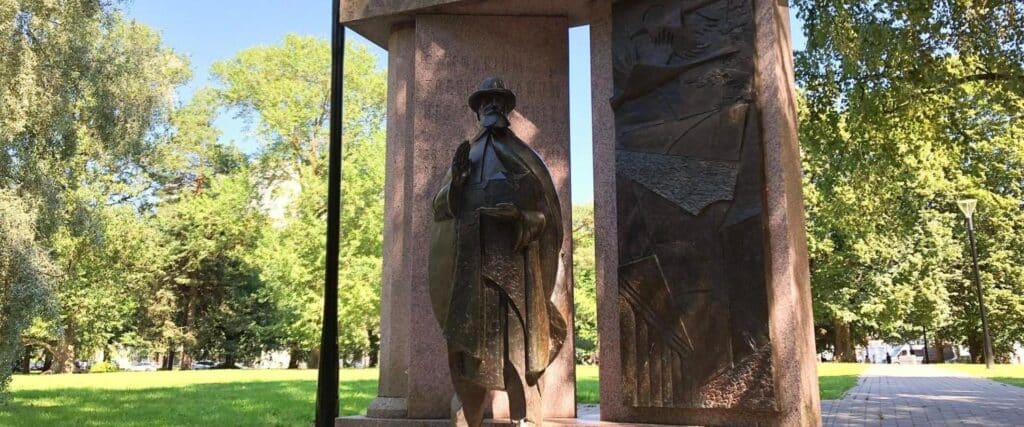 Hugo-Treffneri-monument-visitestonia