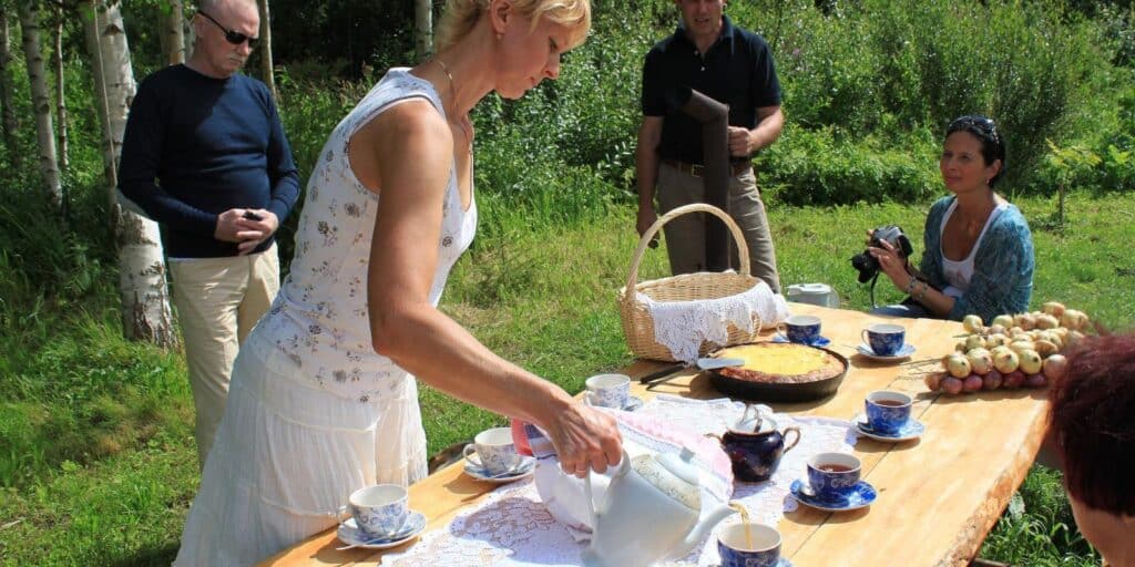 Kostja-Onion-Farm-vistestonia-visittartu-onion-route-3