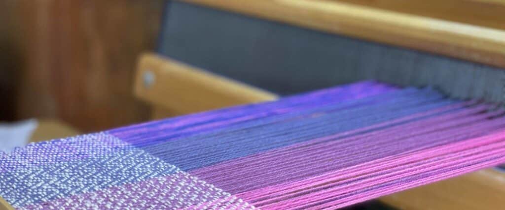 Turgi-kasitootalu-kangakudumise-kursused-visit-estonia