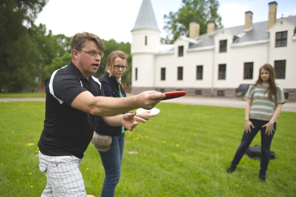 alatskivi-discgolfi-park-005-visit-estonia