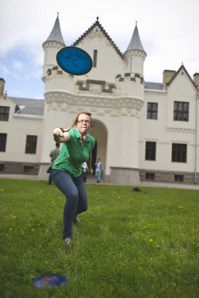 alatskivi-discgolfi-park-006-visit-estonia