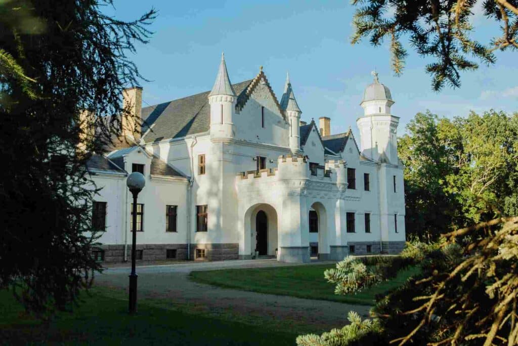 alatskivi-lossi-restoran-005-visit-estonia