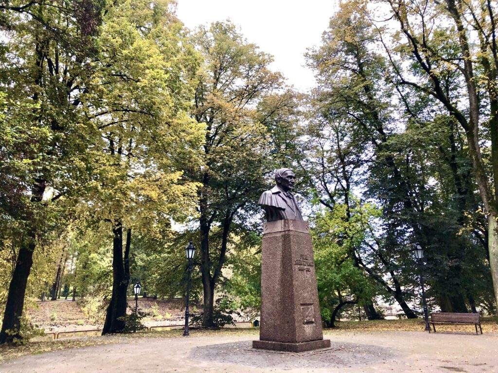friedrich-reinhold-kreutzwaldi-monument-008-visit-estonia