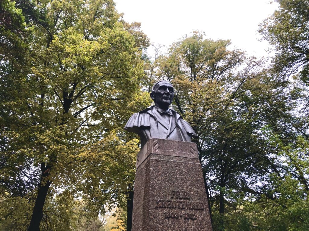 friedrich-reinhold-kreutzwaldi-monument-010-visit-estonia