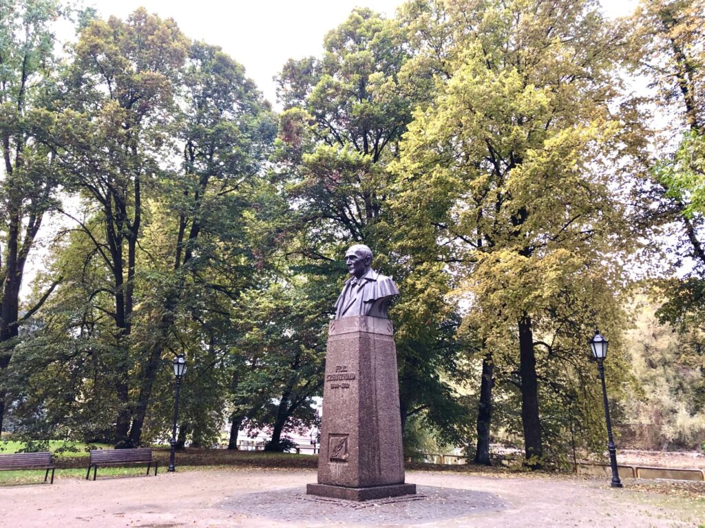 friedrich-reinhold-kreutzwaldi-monument-011-visit-estonia