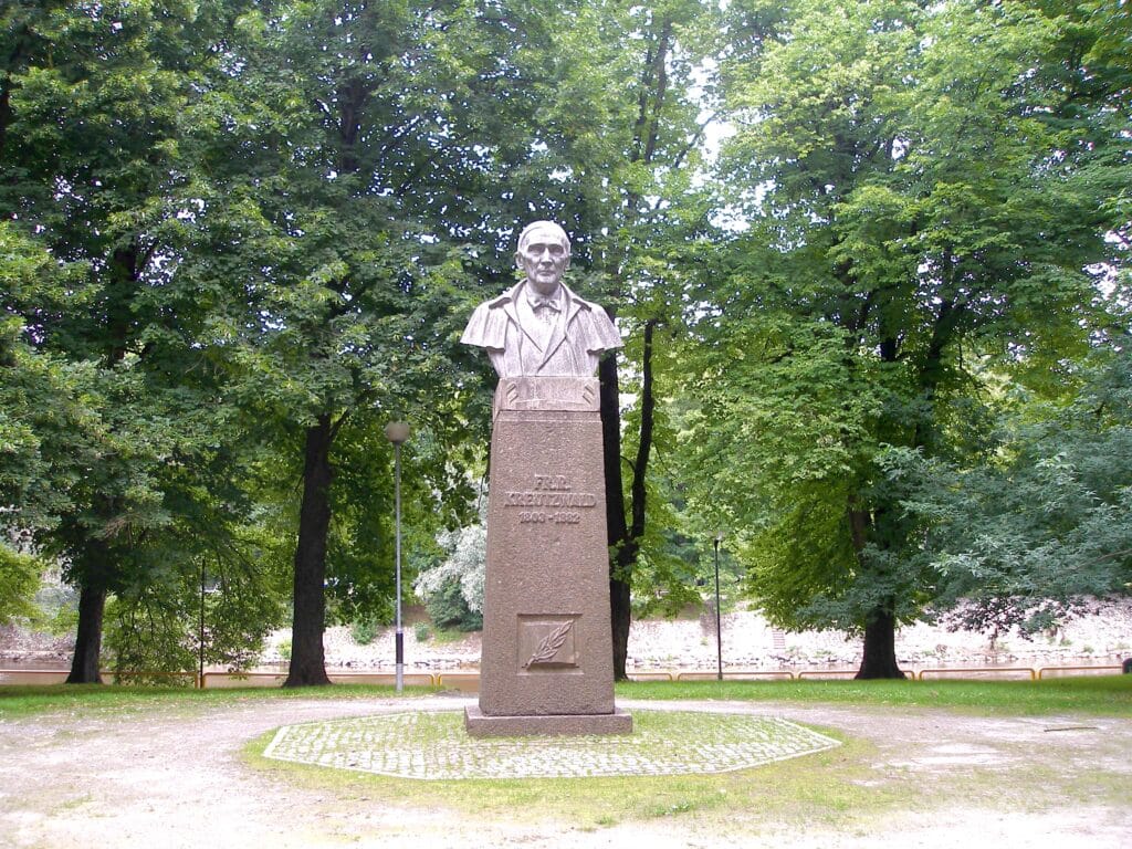 friedrich-reinhold-kreutzwaldi-monument-012-visit-estonia