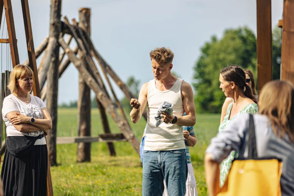 giidituur-liivi-muuseumis-006-visit-estonia