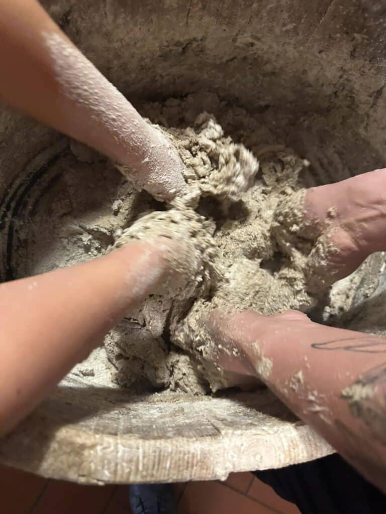 hellenurme-vesiveski-elamusprogramm-veest-leivani-ehk-jahutegu-veskikojas-ja-leivategu-leivakojas-008-visit-estonia