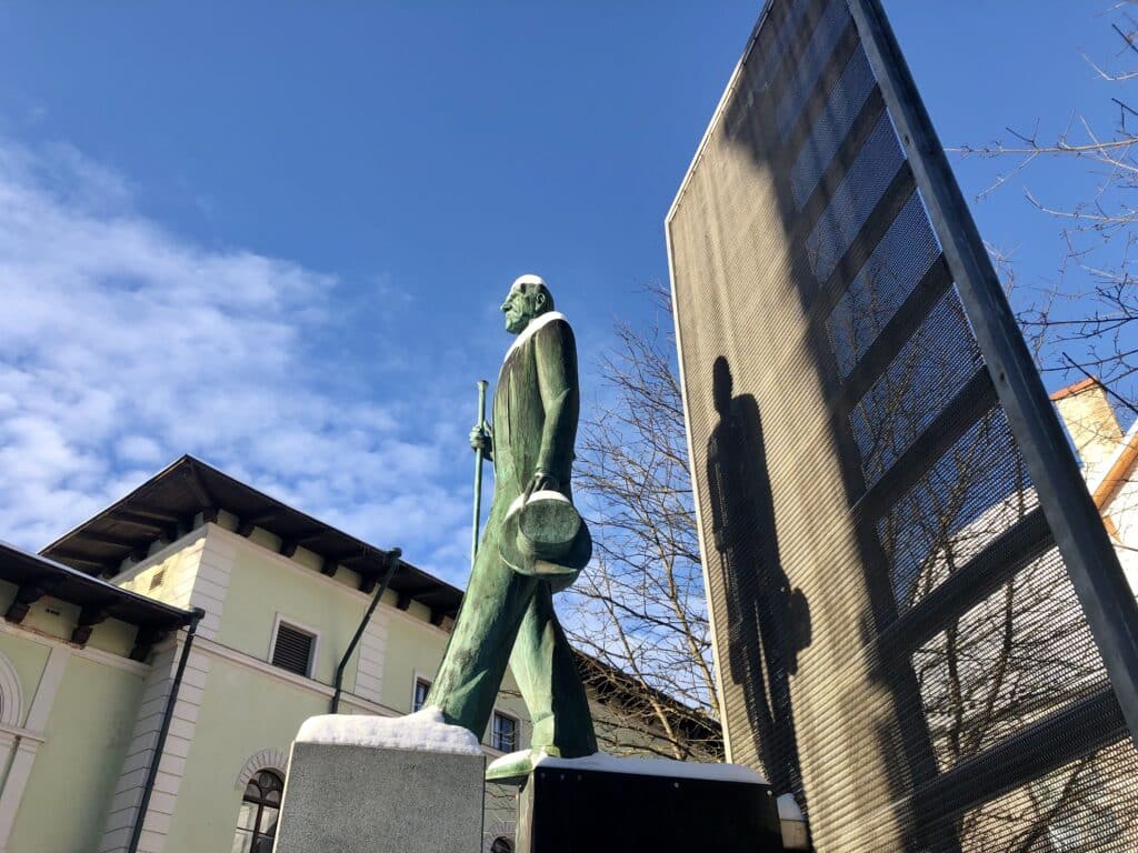 jaan-tonissoni-monument-008-visit-estonia