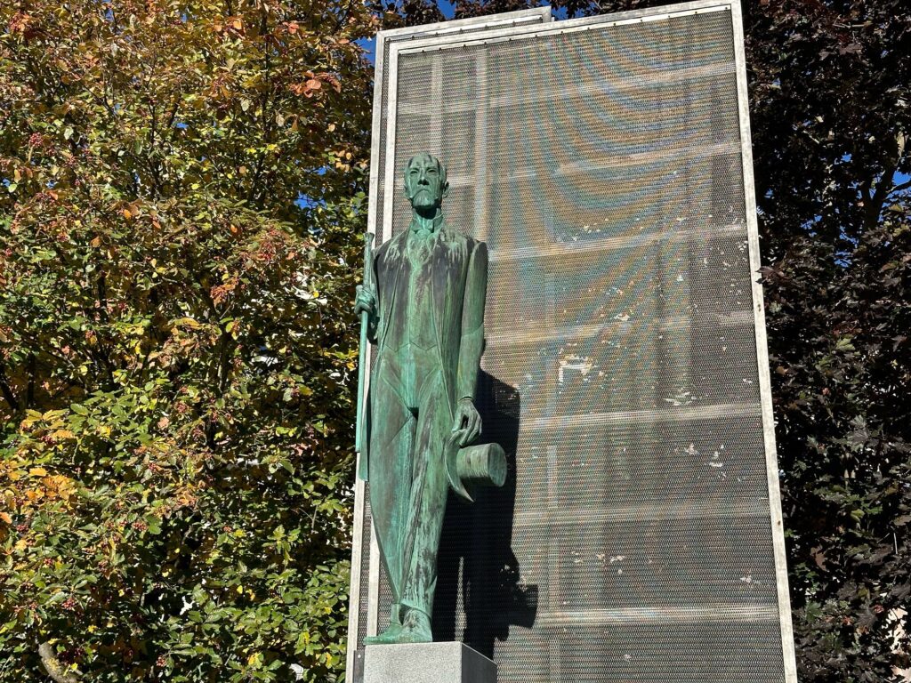 jaan-tonissoni-monument-010-visit-estonia