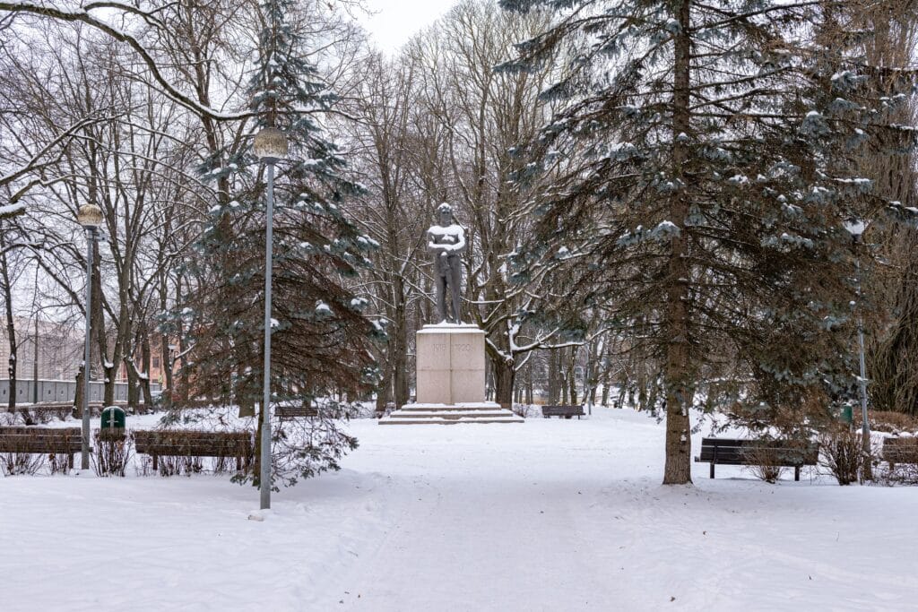 kalevipoeg-vabadussoja-monument-011-visit-estonia