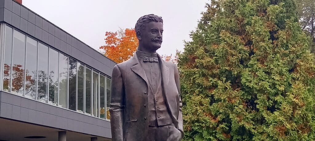 karl-menningu-skulptuur-007-visit-estonia