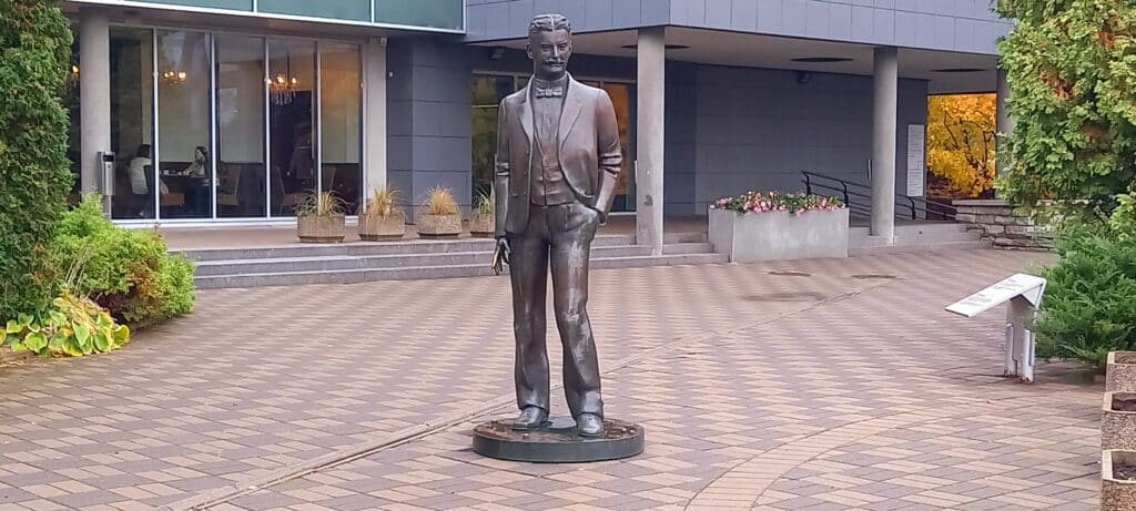 karl-menningu-skulptuur-009-visit-estonia