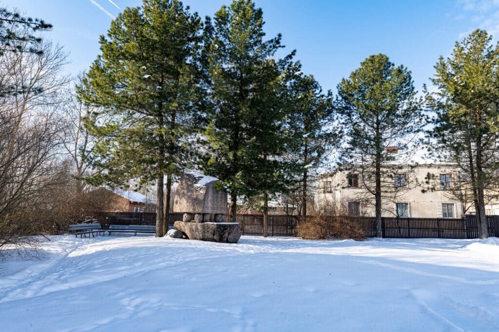 malestuskivi-eesti-i-uldlaulupeole-003-visit-estonia