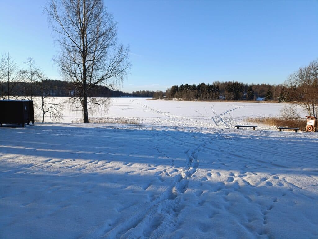 pangodi-jarv-ja-jarveaarne-telkimisala-006-visit-estonia