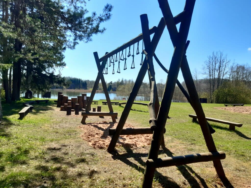 pangodi-jarv-ja-jarveaarne-telkimisala-012-visit-estonia