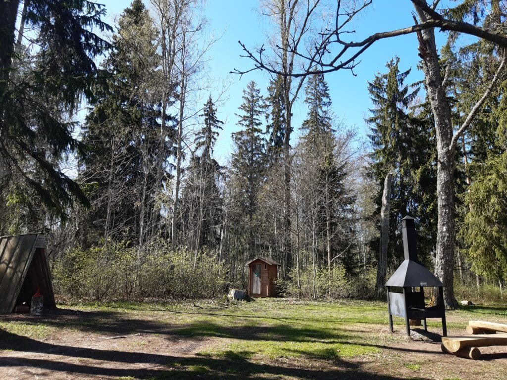 pangodi-jarv-ja-jarveaarne-telkimisala-015-visit-estonia