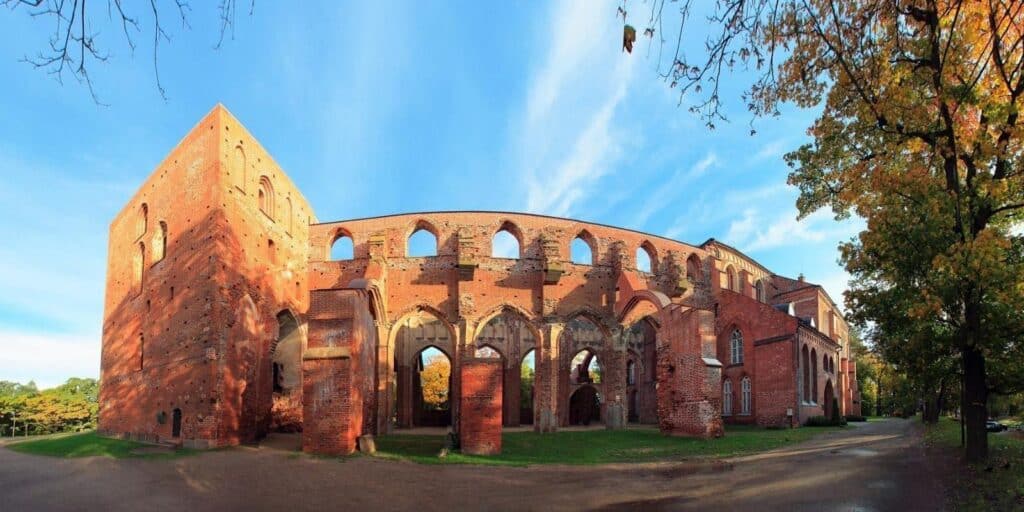 tartucathedralruinsandviewingplatform-unimvesityoftartumuseum-visittartu-visitestonia_meelis-lokk