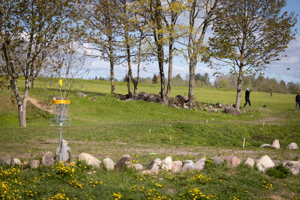 terminal-oil-annikoru-discgolfipark-powered-by-discsport-008-visit-estonia