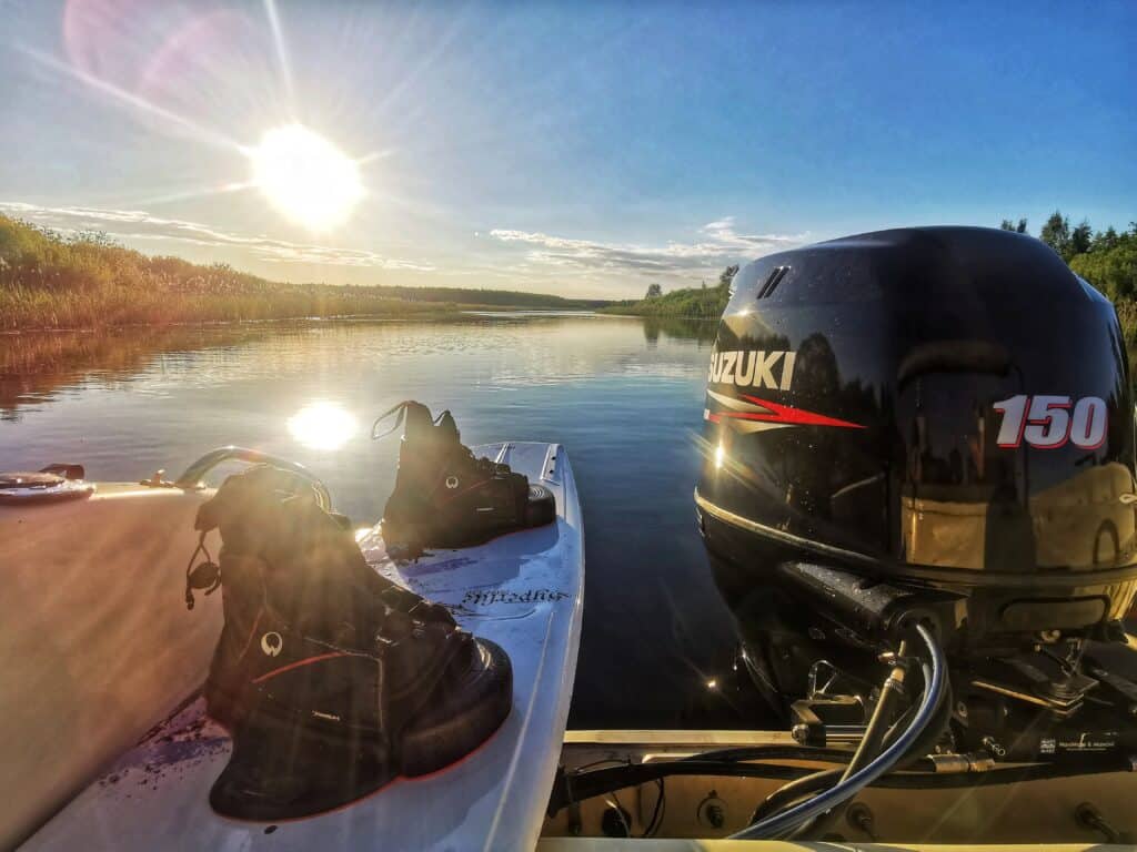 veelaua-suusa-ja-tuubisoit-kaatriga-emajoe-suursoos-007-visit-estonia