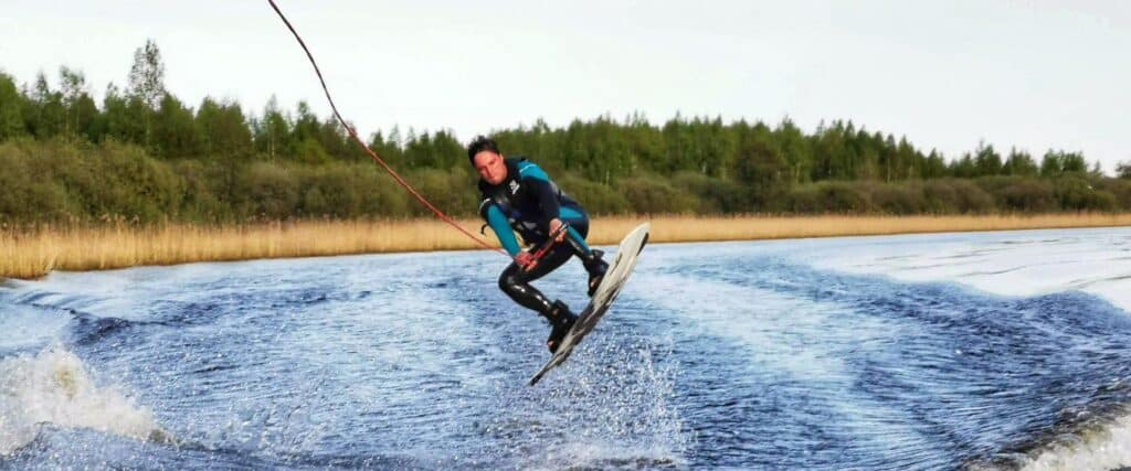 wakeboarding-visitestonia-visittartu-waterfun
