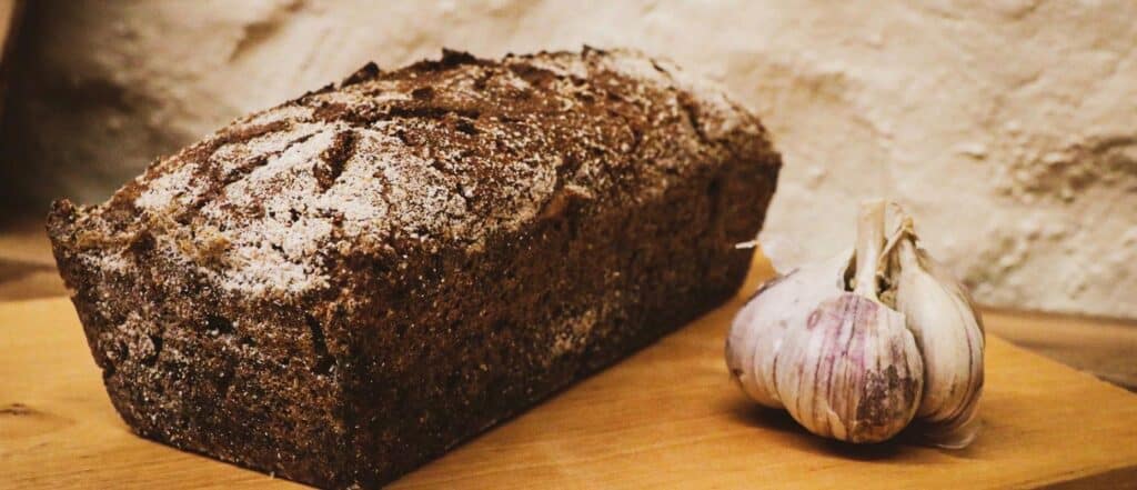 Bread-with-Garlic-visit-estonia.jpg