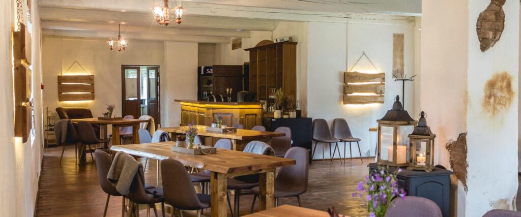 alatskivi-pub-moisa-tall-visitestonia-visittartu