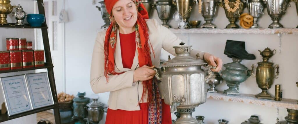 The hostess of Samovar House introduces samovars
