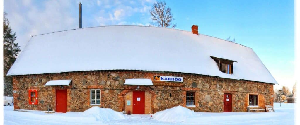 Alatskivi craft shop Magasiait in winter