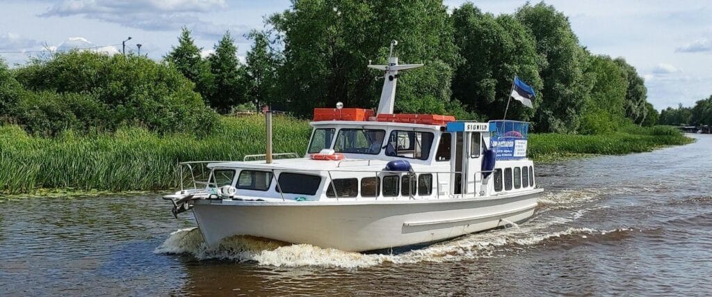 Charter cruises on the Emajõgi River with the ship Signild
