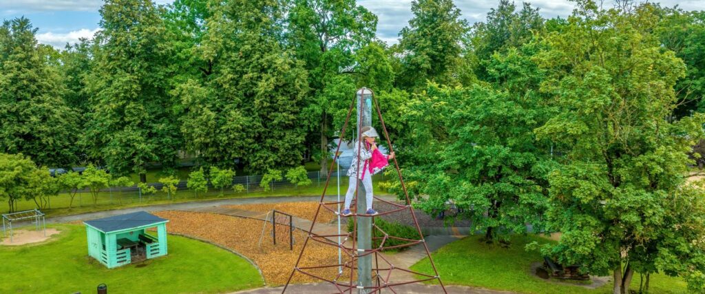 2022_07_19-Tartu-1-Tartu-Tahtvere-DJI_0490-nw-Tartu-Tahtvere-Manguplatsik-Hanna