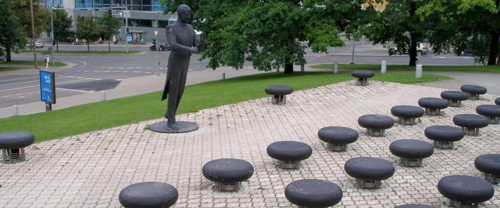 Eduard-Tubina-monument